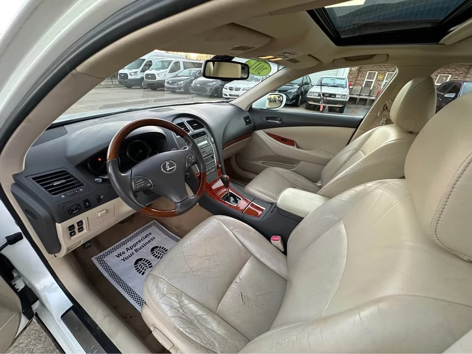 2011 Lexus ES 5th Gen - Image 11 of 19