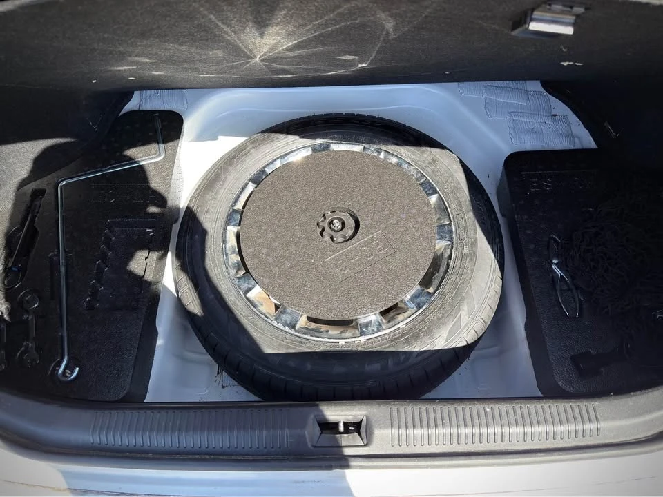 2011 Lexus ES 5th Gen - Image 14 of 18