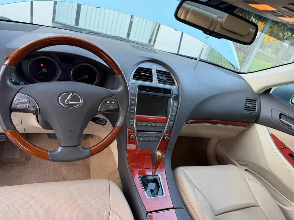 2011 Lexus ES 5th Gen - Image 10 of 12