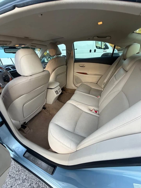 2011 Lexus ES 5th Gen - Image 9 of 12