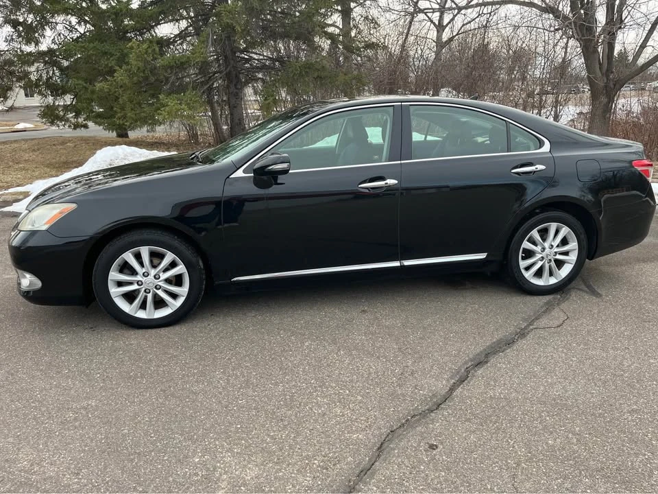 2011 Lexus ES 5th Gen - Image 2 of 16