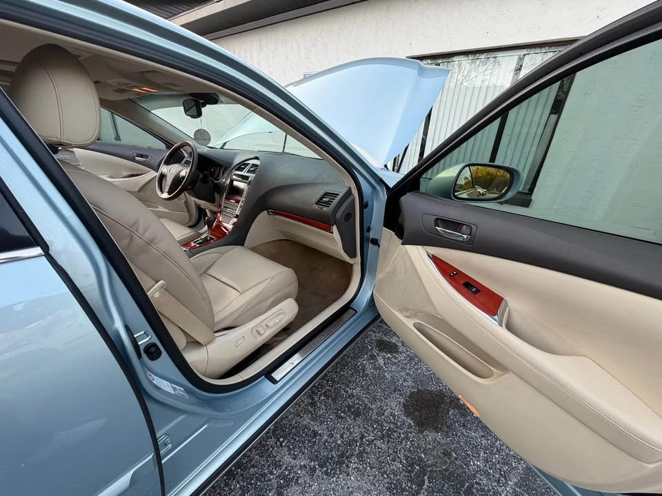 2011 Lexus ES 5th Gen - Image 11 of 12