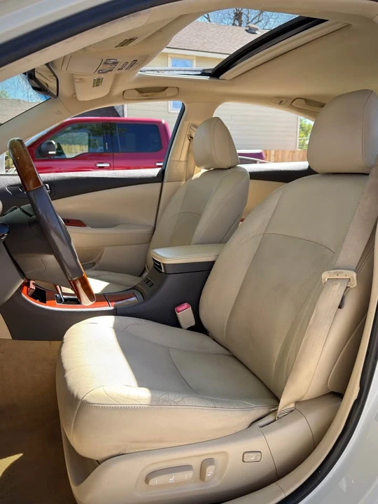 2011 Lexus ES 5th Gen - Image 5 of 18