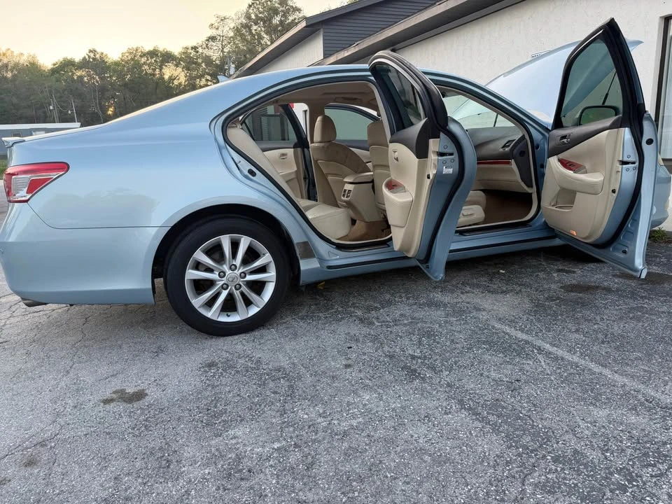 2011 Lexus ES 5th Gen - Image 5 of 12