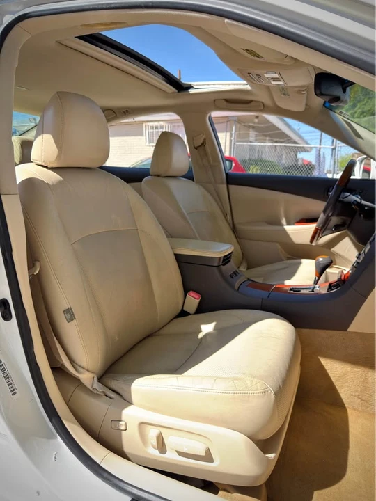 2011 Lexus ES 5th Gen - Image 15 of 18