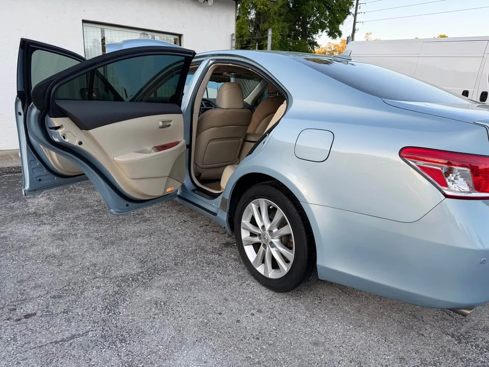 2011 Lexus ES 5th Gen - Image 8 of 12