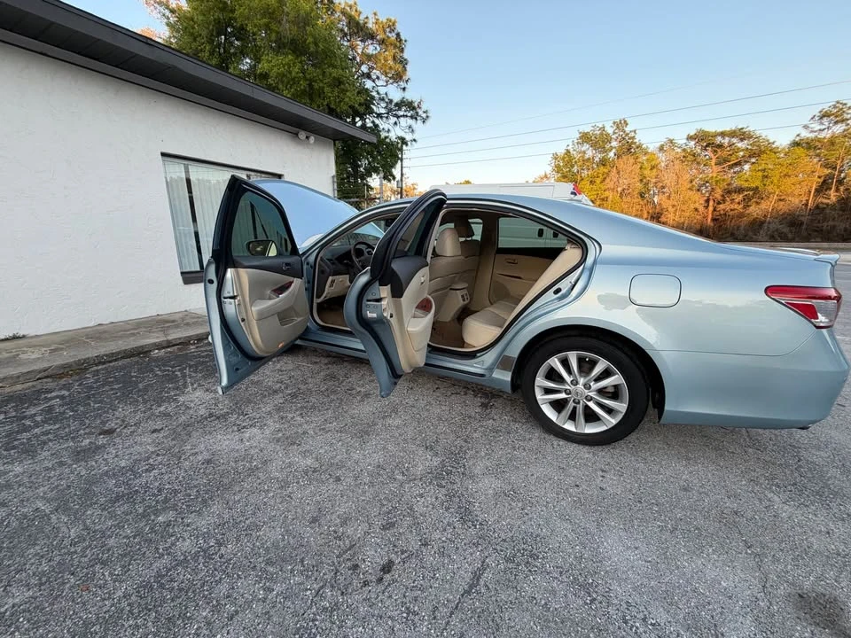 2011 Lexus ES 5th Gen - Image 7 of 12