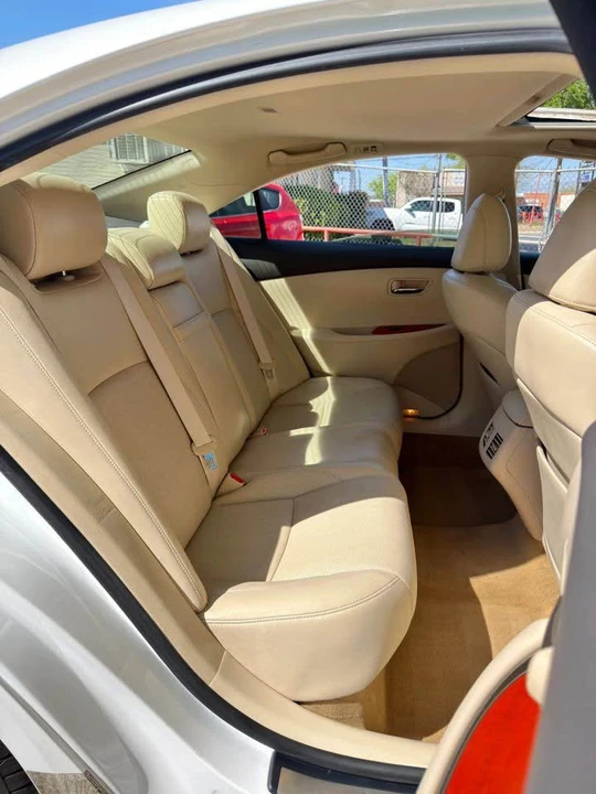 2011 Lexus ES 5th Gen - Image 15 of 18