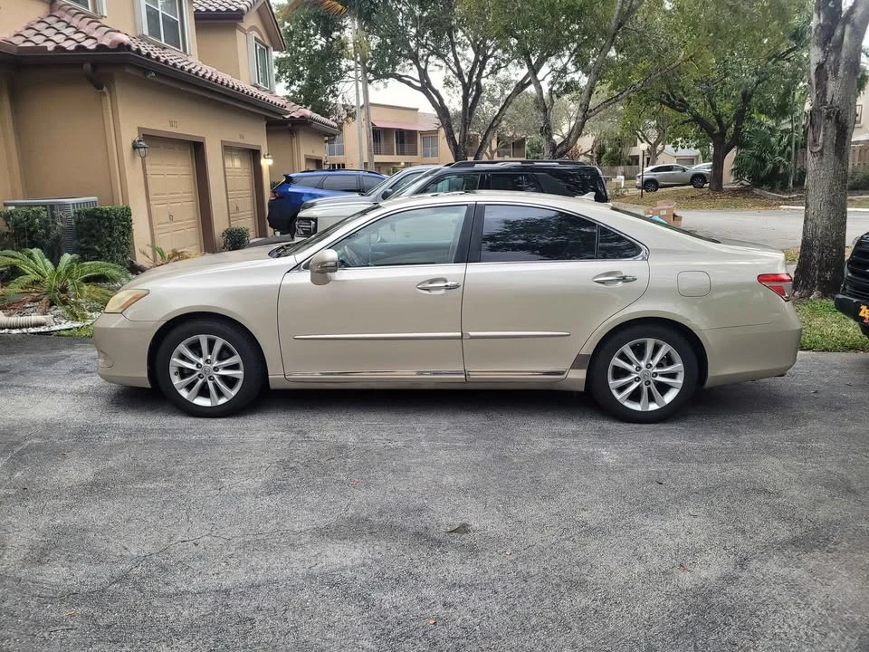 2011 Lexus ES 5th Gen - Image 4 of 9