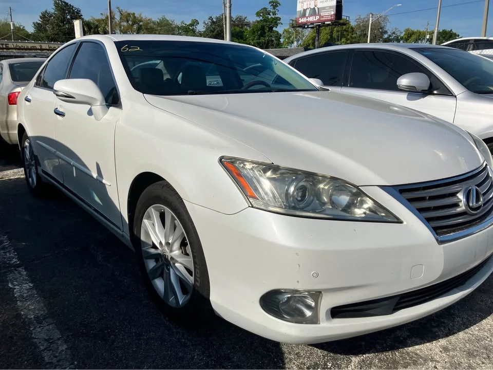 2011 Lexus ES 5th Gen - Image 3 of 10