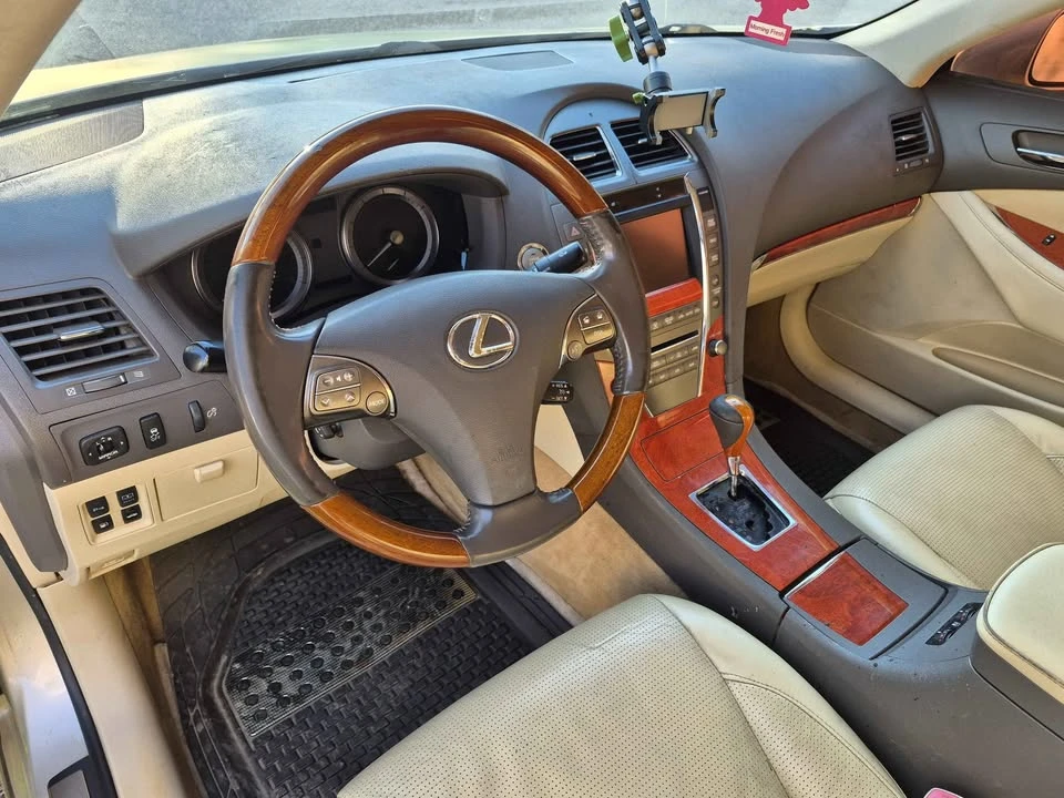 2011 Lexus ES 5th Gen - Image 9 of 20