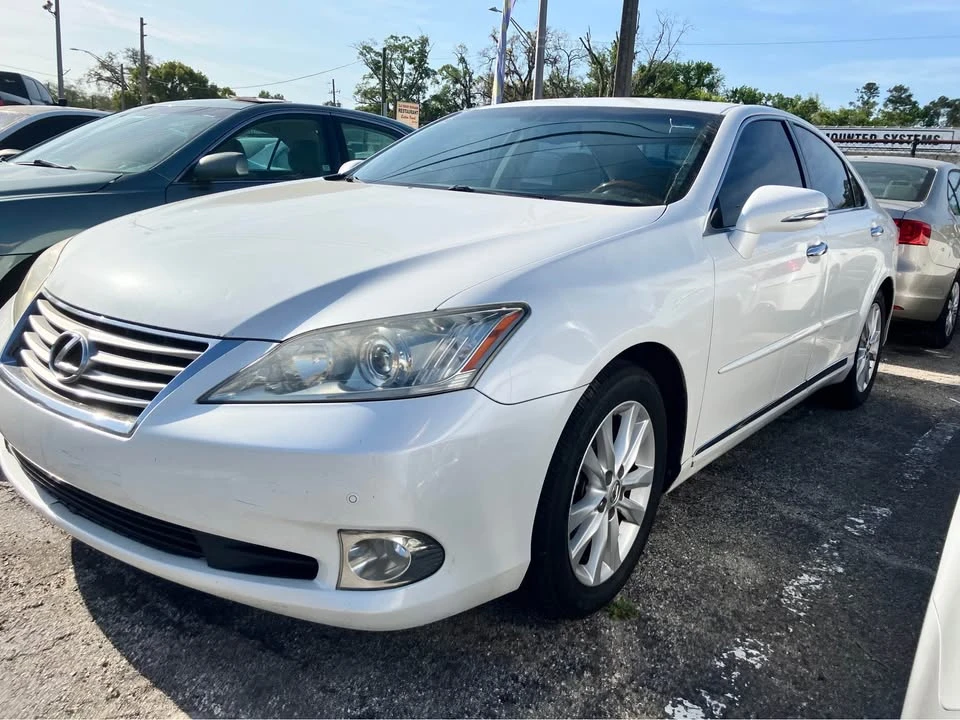 2011 Lexus ES 5th Gen - Image 2 of 10