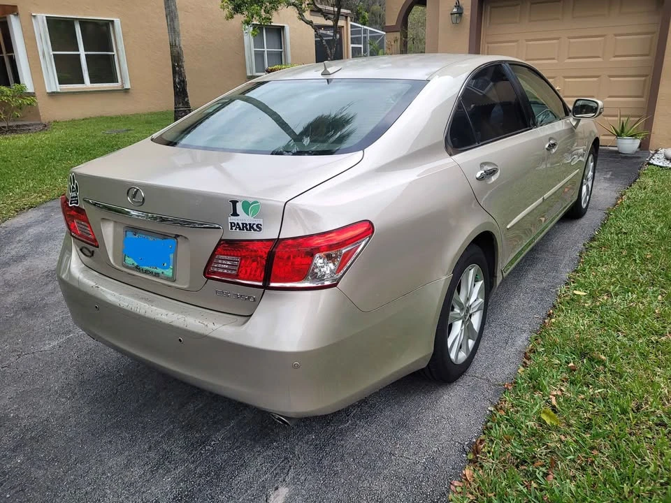 2011 Lexus ES 5th Gen - Image 9 of 9