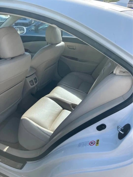 2011 Lexus ES 5th Gen - Image 8 of 10
