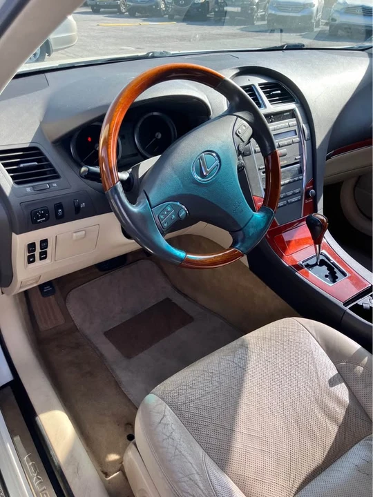 2011 Lexus ES 5th Gen - Image 6 of 10