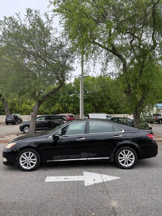2011 Lexus ES 5th Gen - Image 5 of 12