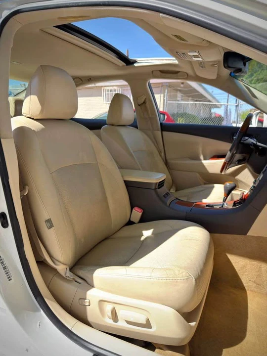 2011 Lexus ES 5th Gen - Image 14 of 18