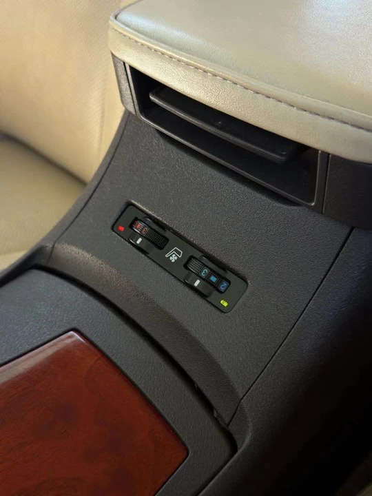 2011 Lexus ES 5th Gen - Image 7 of 18