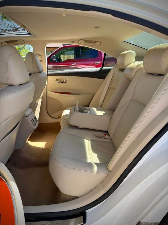 2011 Lexus ES 5th Gen - Image 12 of 18