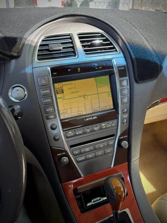 2011 Lexus ES 5th Gen - Image 10 of 18