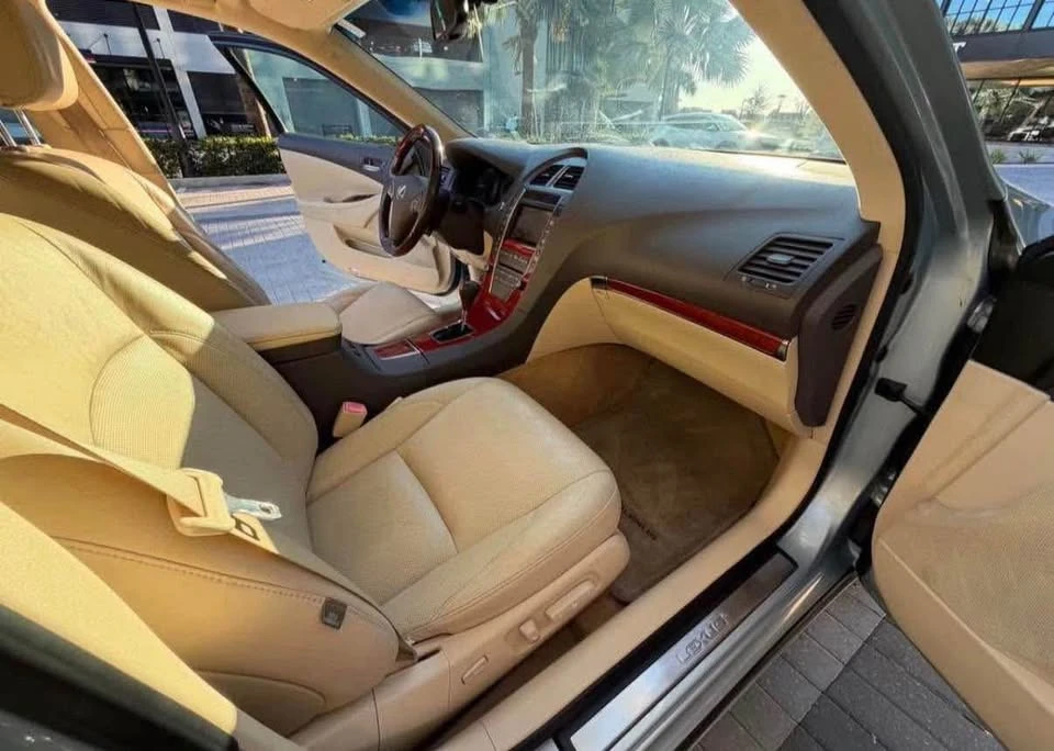 2011 Lexus ES 5th Gen - Image 14 of 18