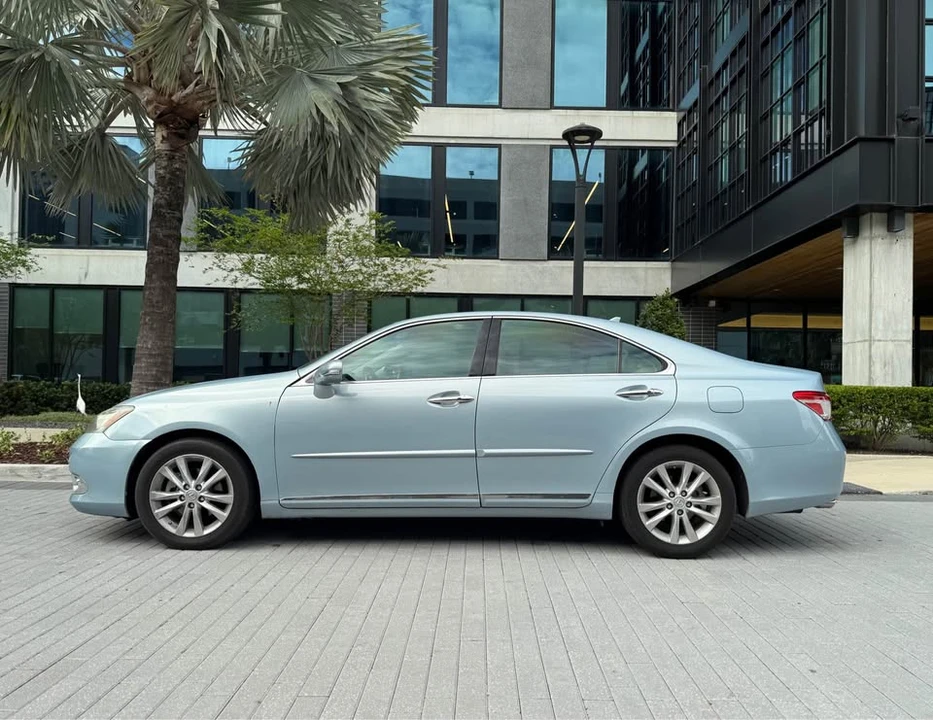 2011 Lexus ES 5th Gen - Image 8 of 18
