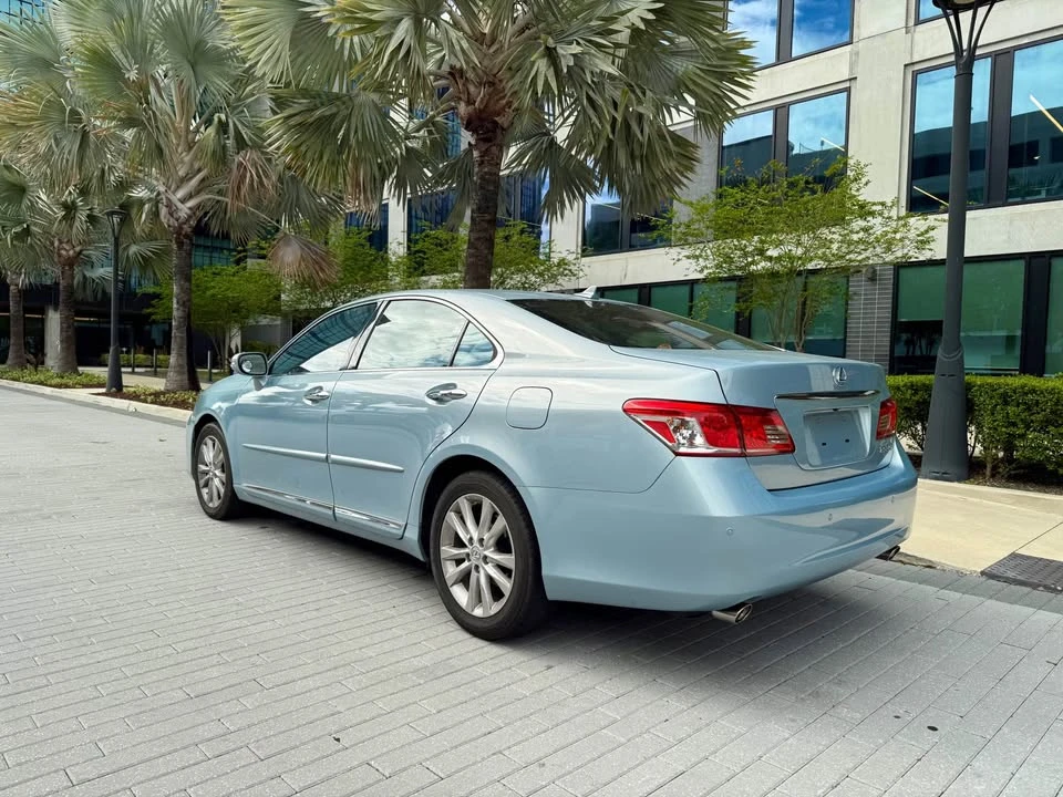 2011 Lexus ES 5th Gen - Image 7 of 18