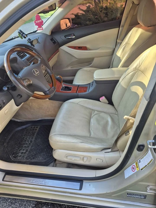 2011 Lexus ES 5th Gen - Image 11 of 20