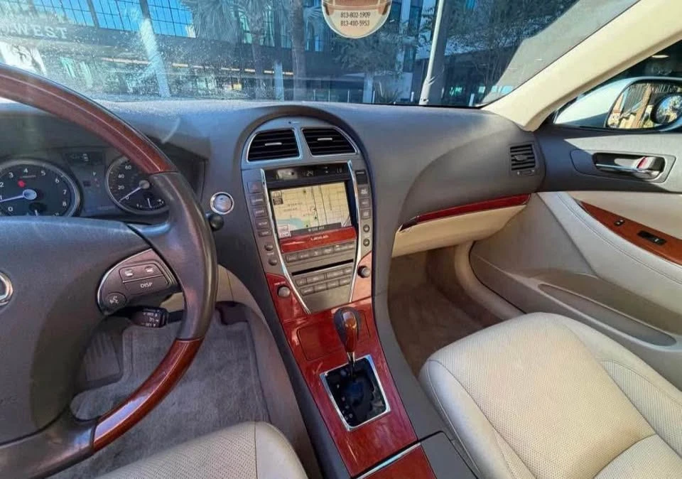 2011 Lexus ES 5th Gen - Image 17 of 18