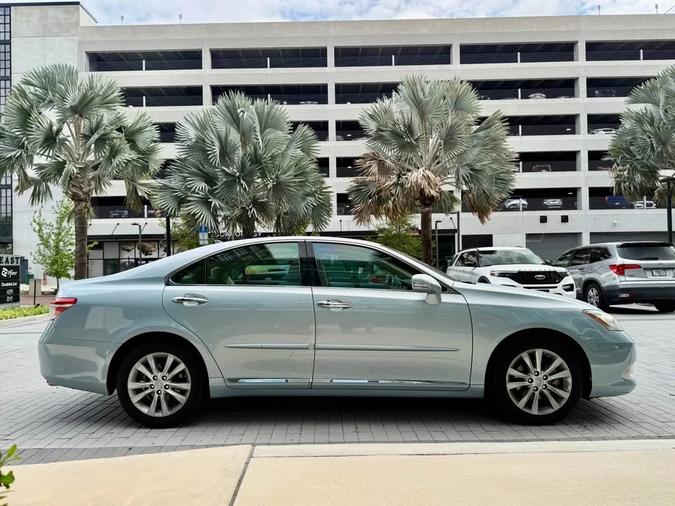 2011 Lexus ES 5th Gen - Image 4 of 18