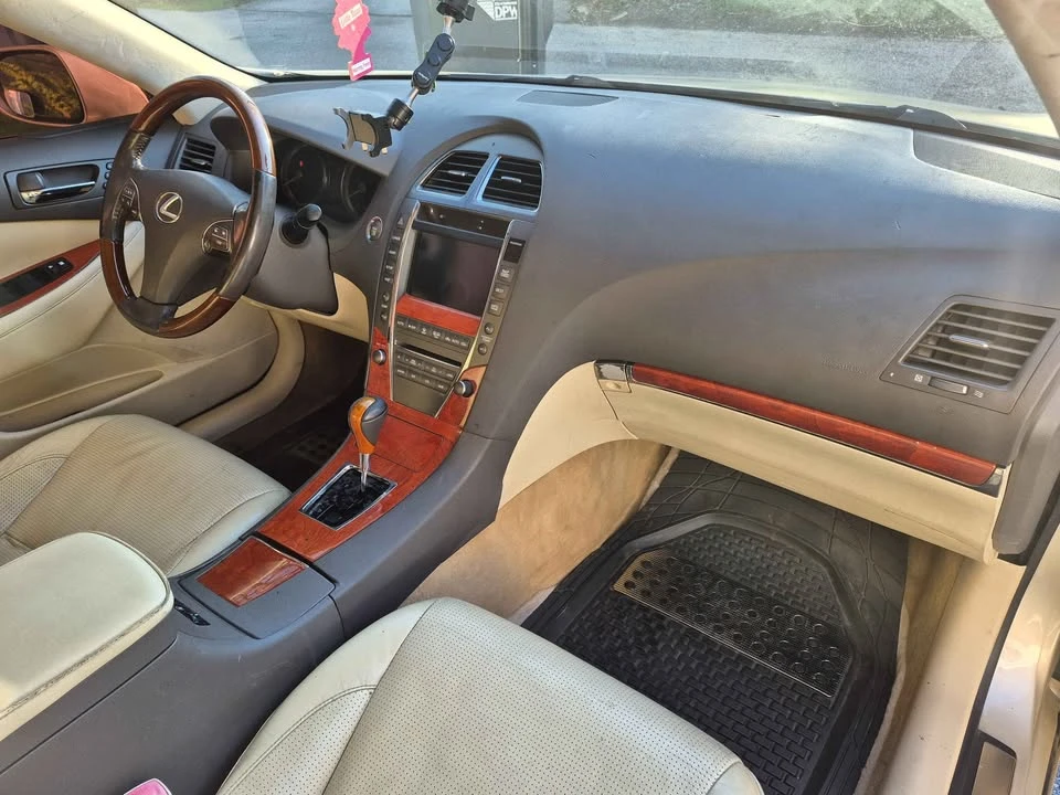 2011 Lexus ES 5th Gen - Image 10 of 20