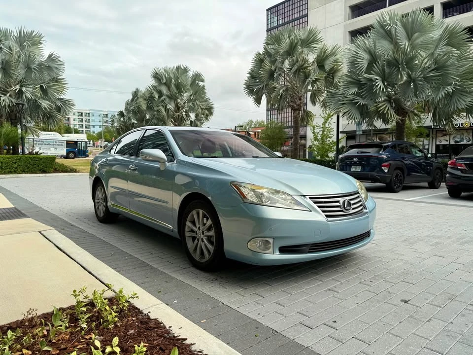 2011 Lexus ES 5th Gen - Image 3 of 18