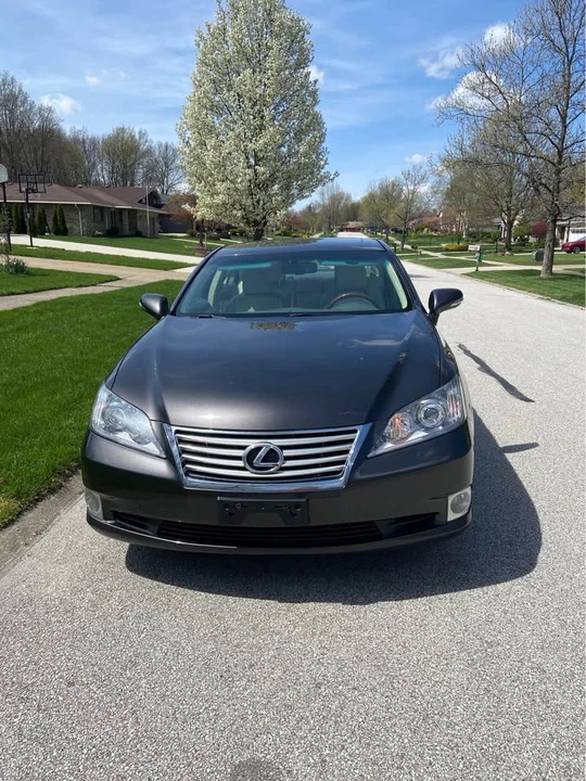 2011 Lexus ES 5th Gen - Image 2 of 10