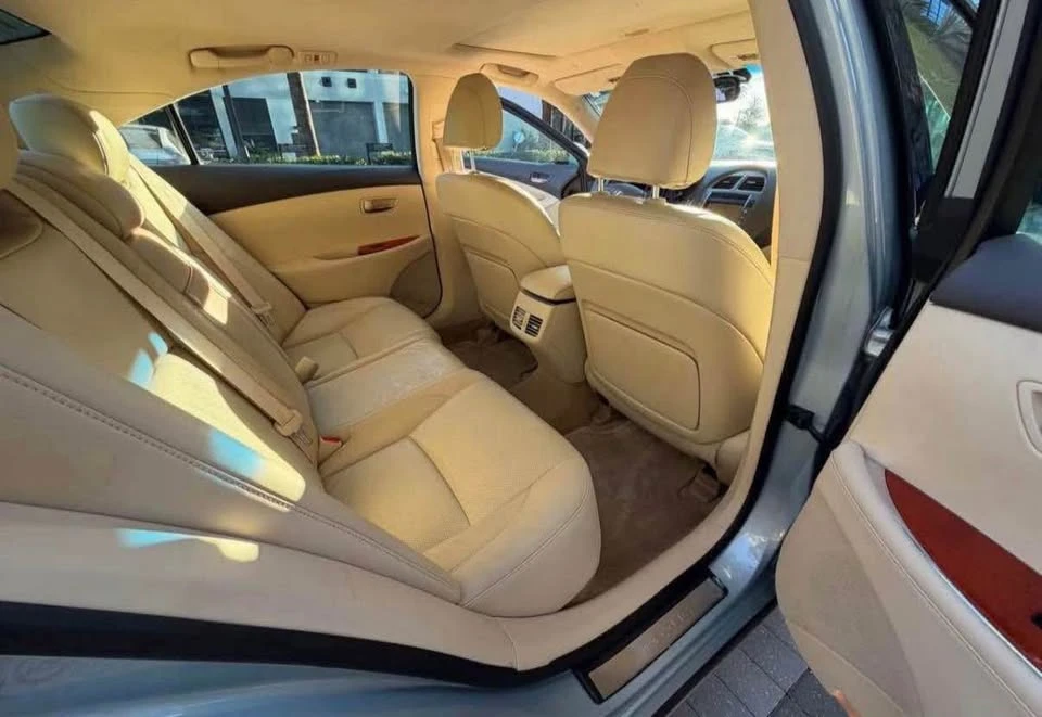 2011 Lexus ES 5th Gen - Image 13 of 18