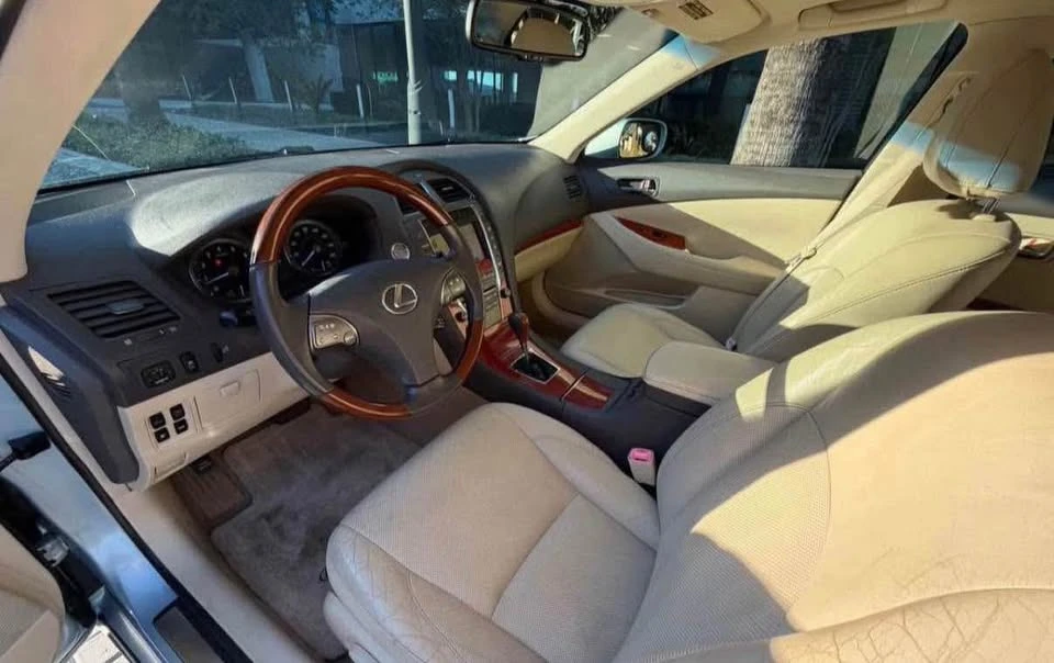 2011 Lexus ES 5th Gen - Image 9 of 18