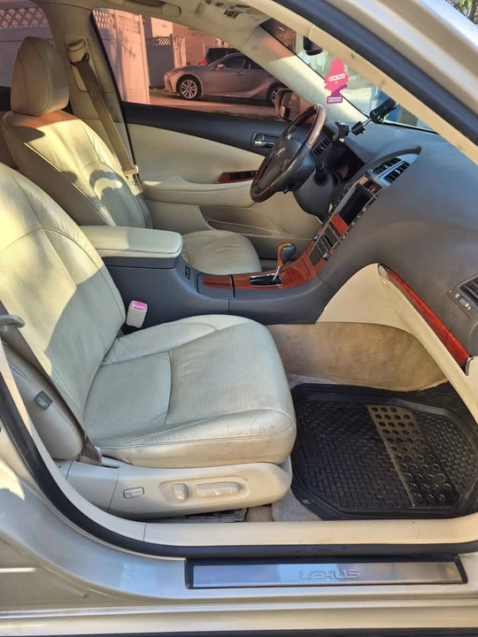 2011 Lexus ES 5th Gen - Image 14 of 20