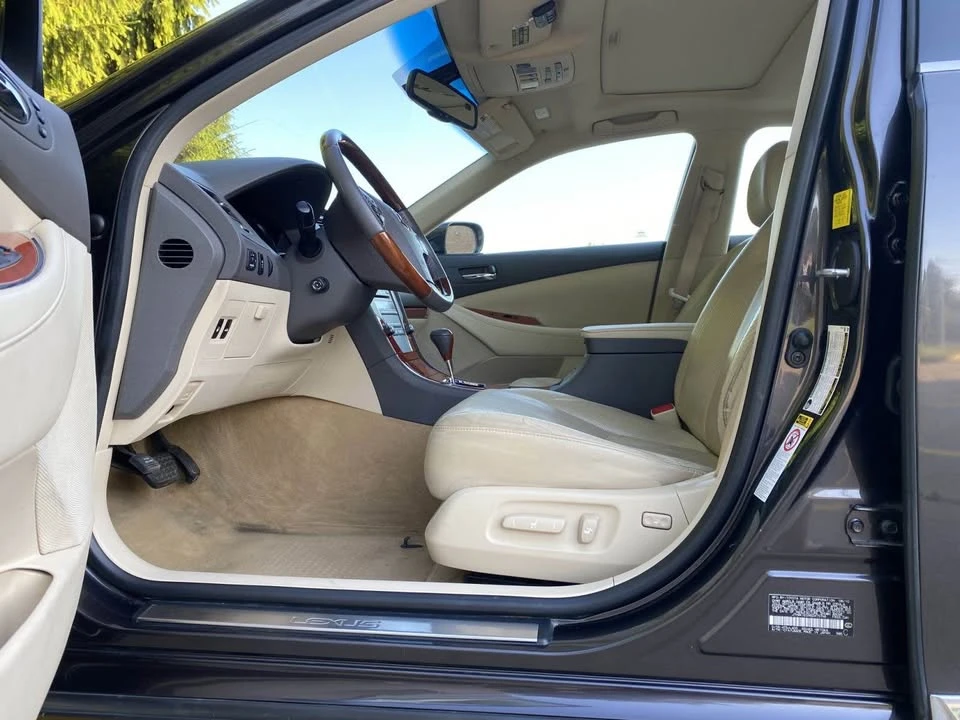 2011 Lexus ES 5th Gen - Image 4 of 10