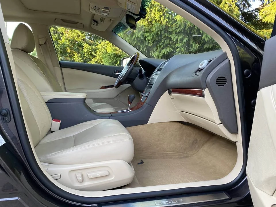 2011 Lexus ES 5th Gen - Image 5 of 10