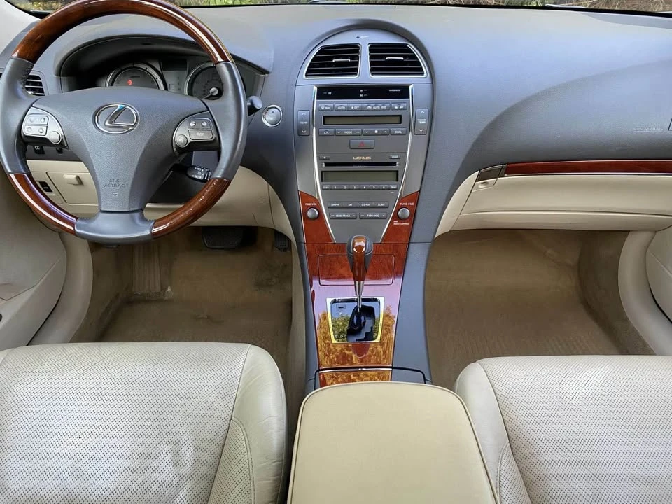 2011 Lexus ES 5th Gen - Image 8 of 10