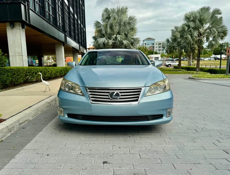 2011 Lexus ES 5th Gen - Image 2 of 18