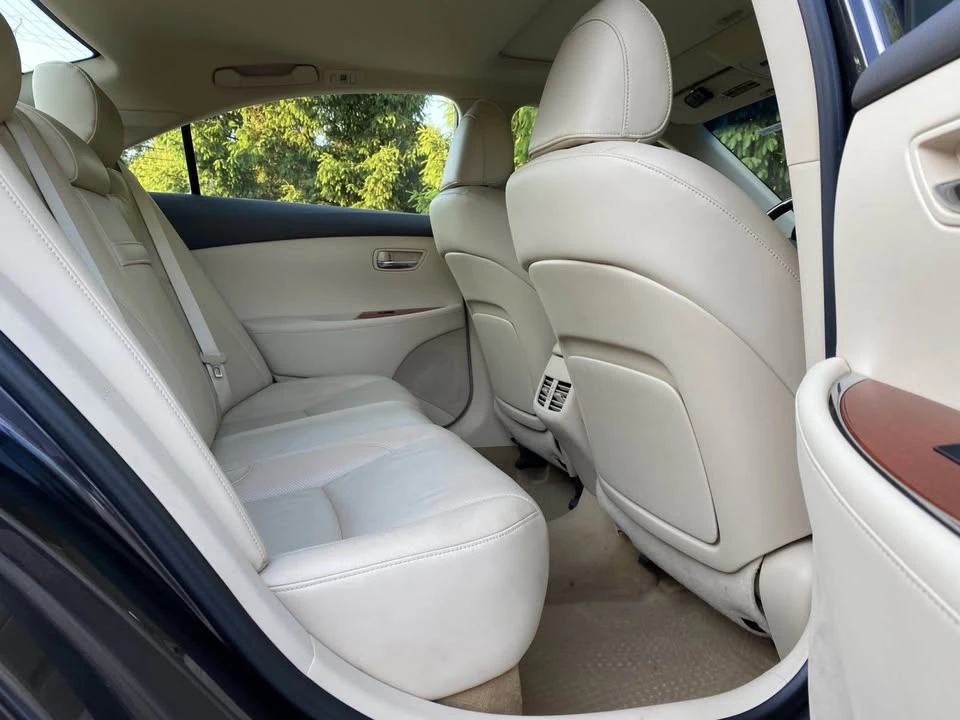 2011 Lexus ES 5th Gen - Image 7 of 10