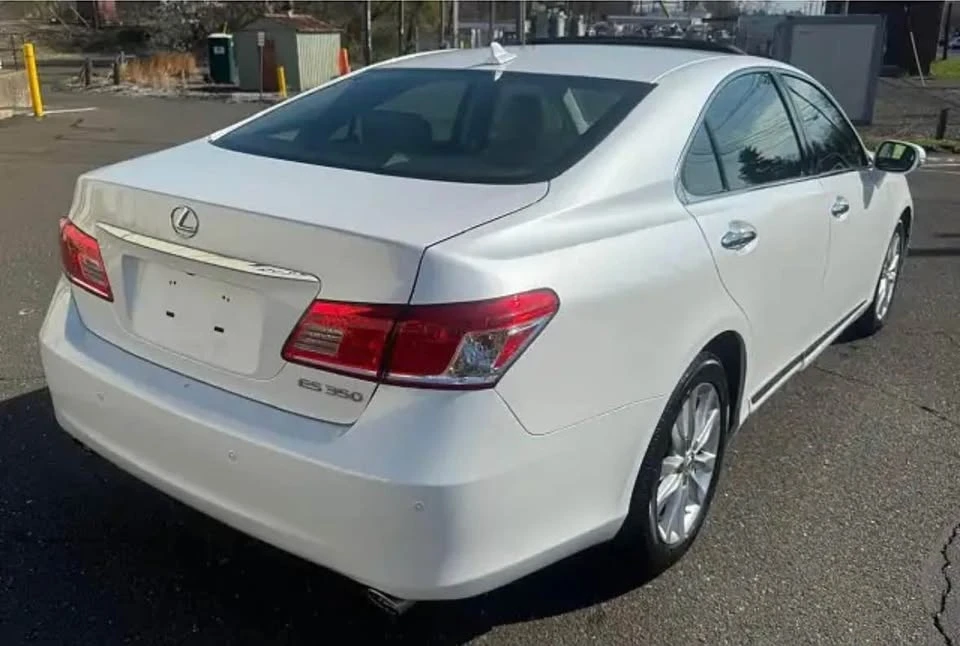 2011 Lexus ES 5th Gen - Image 2 of 19
