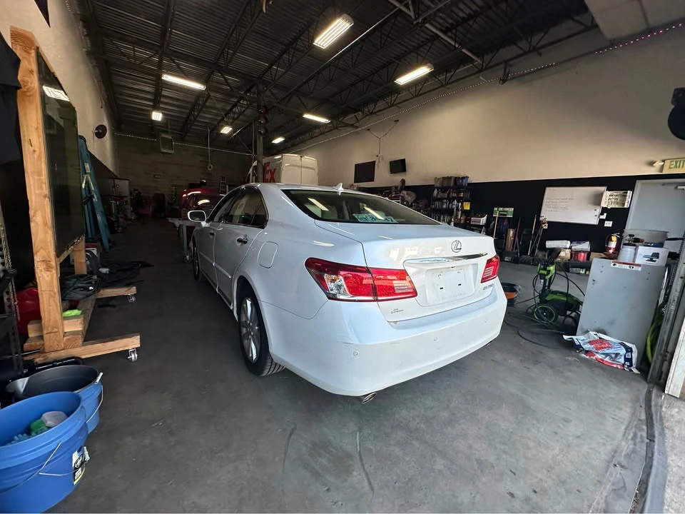 2011 Lexus ES 5th Gen - Image 5 of 19