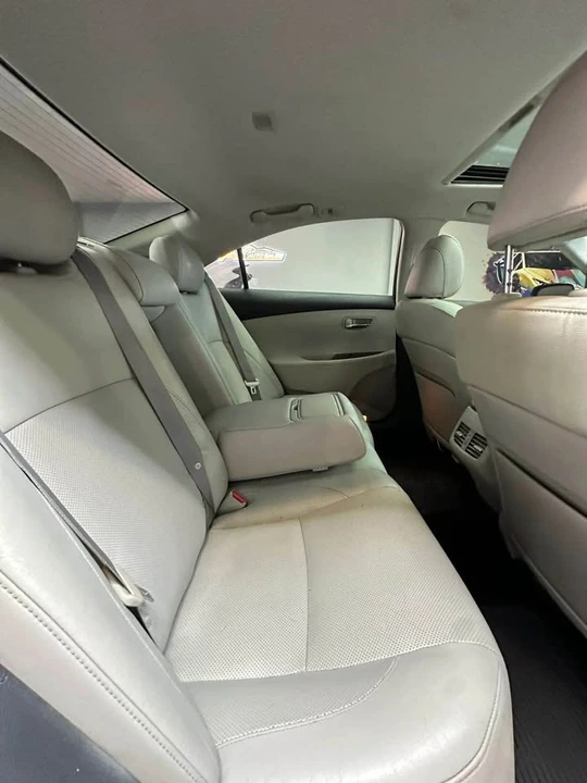 2011 Lexus ES 5th Gen - Image 10 of 12