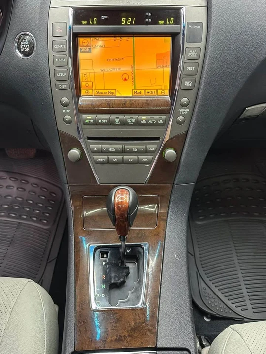 2011 Lexus ES 5th Gen - Image 7 of 12