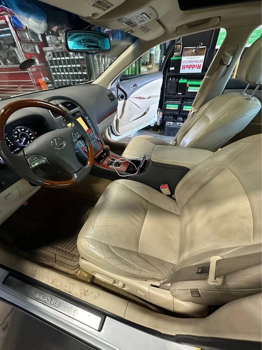 2011 Lexus ES 5th Gen - Image 16 of 19