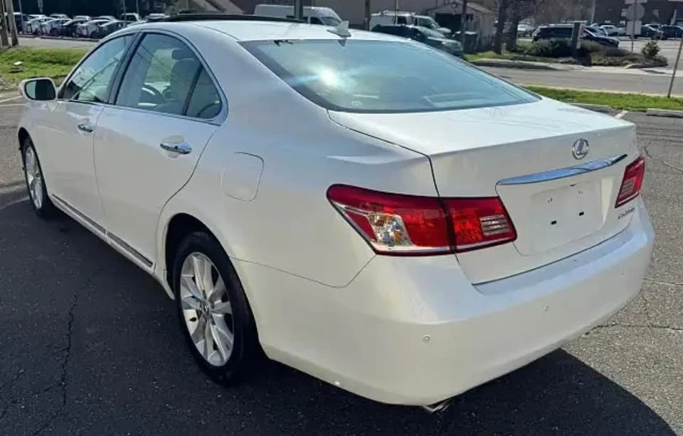 2011 Lexus ES 5th Gen - Image 3 of 19