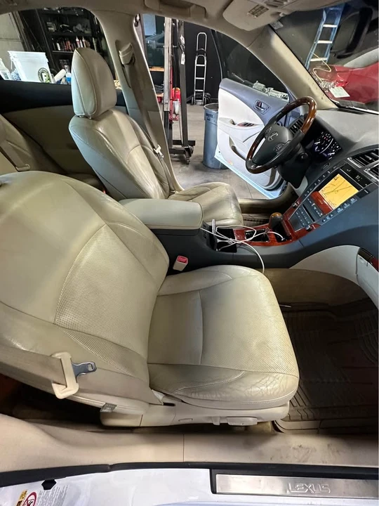 2011 Lexus ES 5th Gen - Image 17 of 19