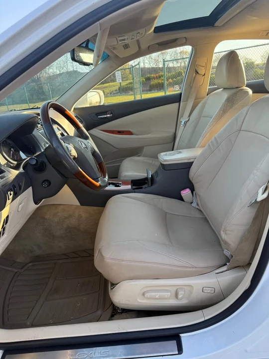 2011 Lexus ES 5th Gen - Image 12 of 18