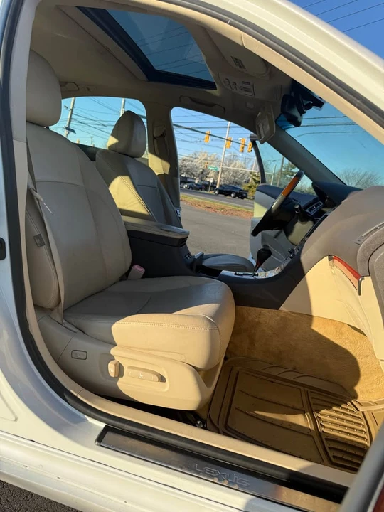 2011 Lexus ES 5th Gen - Image 11 of 18